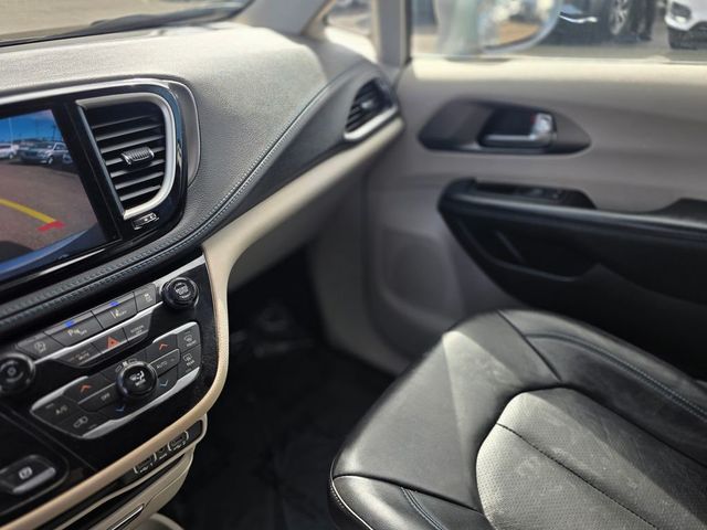 2021 Chrysler Pacifica Touring L FWD - 22983623 - 39