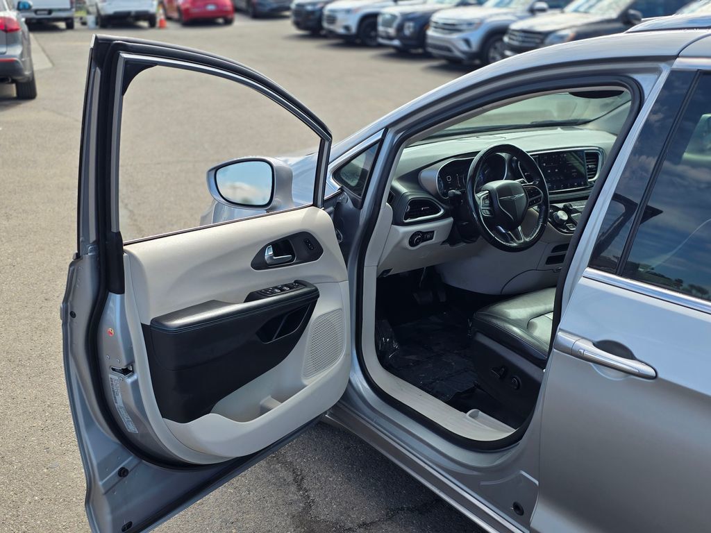 2021 Chrysler Pacifica Touring L FWD - 22983623 - 46