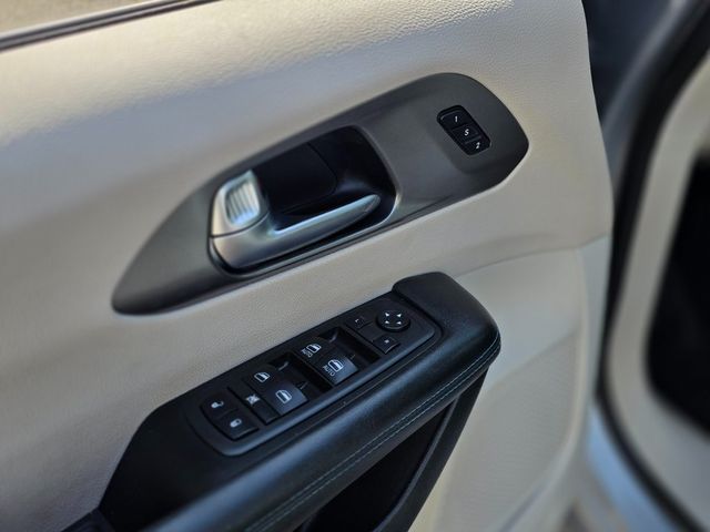 2021 Chrysler Pacifica Touring L FWD - 22983623 - 7