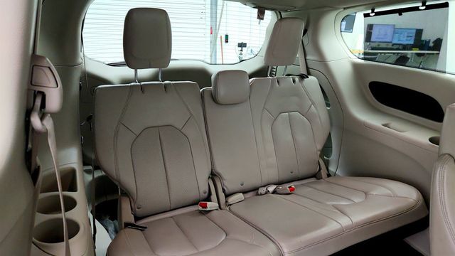 2021 Chrysler Pacifica Touring L FWD - 23020894 - 22