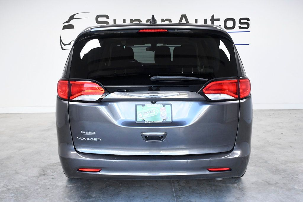 2021 Chrysler Voyager L FWD - 22284402 - 4