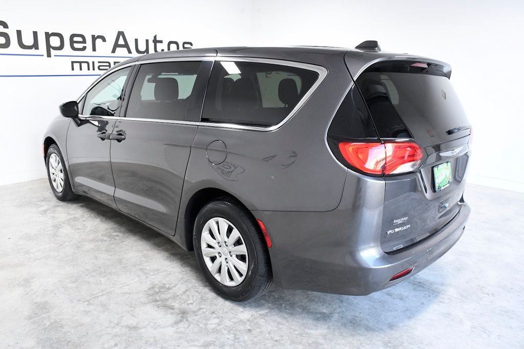 2021 Chrysler Voyager L FWD - 22284402 - 5