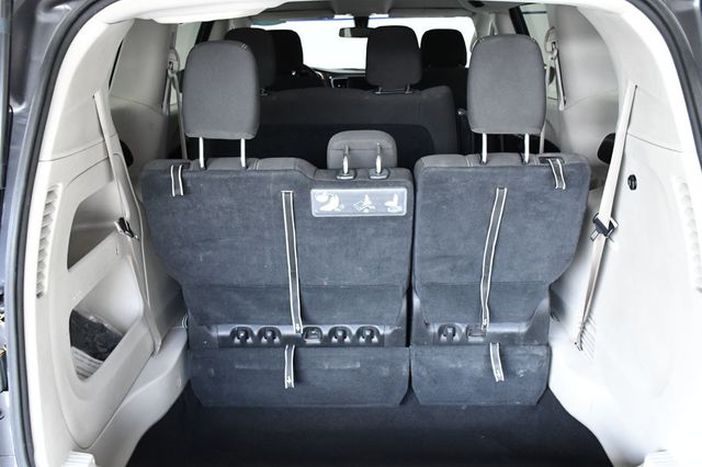 2021 Chrysler Voyager L FWD - 22955621 - 11