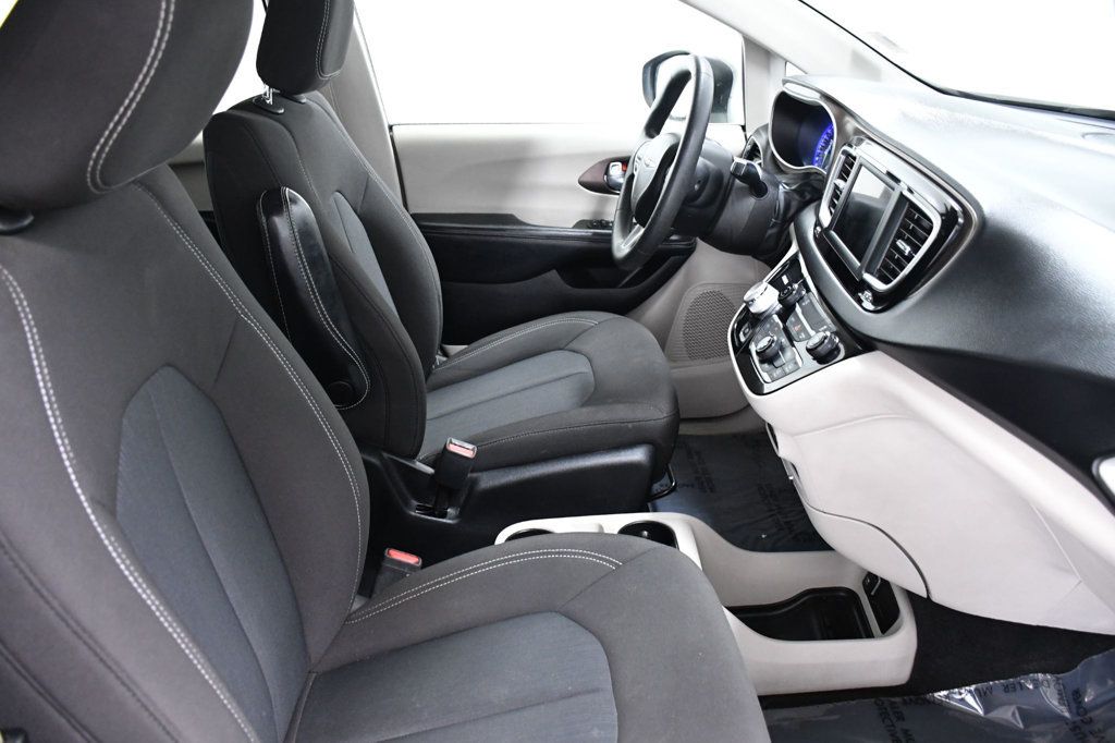 2021 Chrysler Voyager L FWD - 22955621 - 14