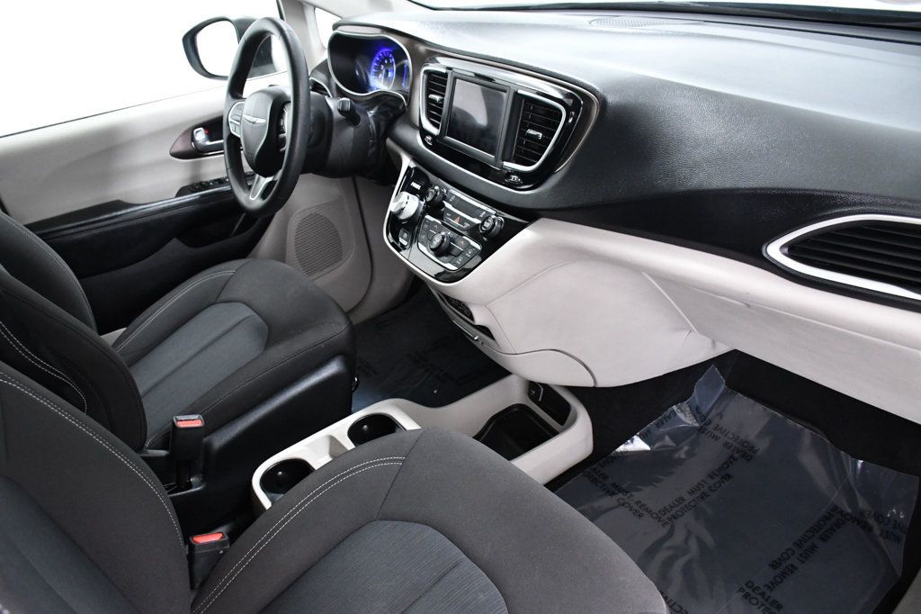 2021 Chrysler Voyager L FWD - 22955621 - 15