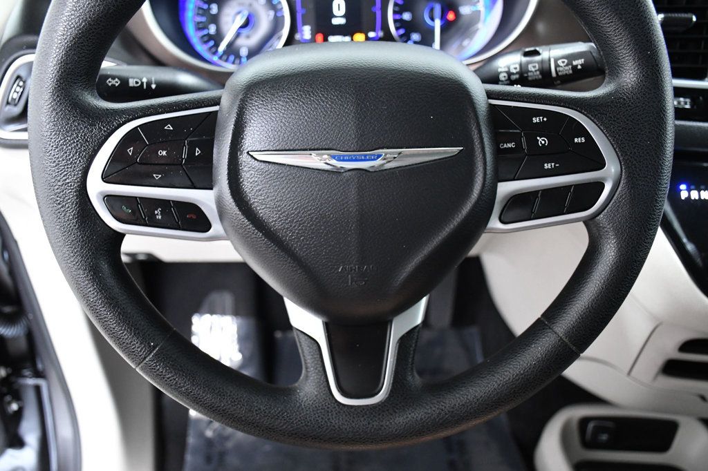 2021 Chrysler Voyager L FWD - 22955621 - 18