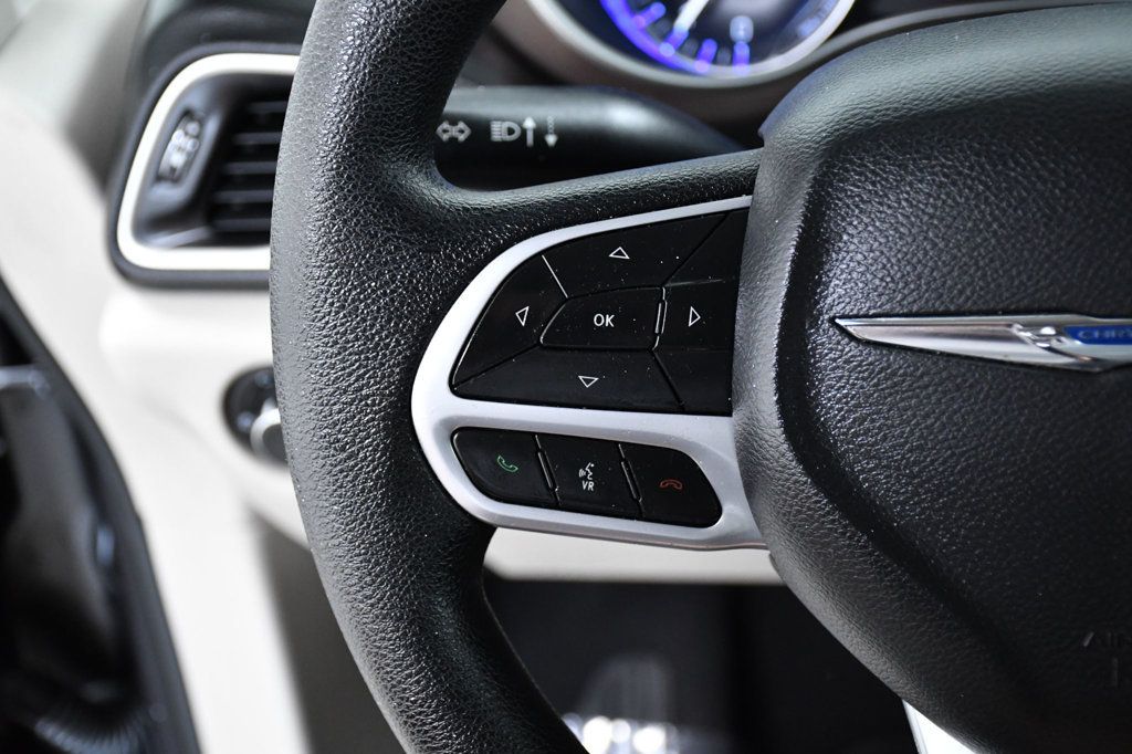 2021 Chrysler Voyager L FWD - 22955621 - 19