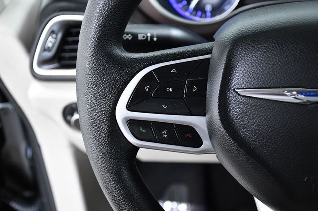 2021 Chrysler Voyager L FWD - 22955621 - 19