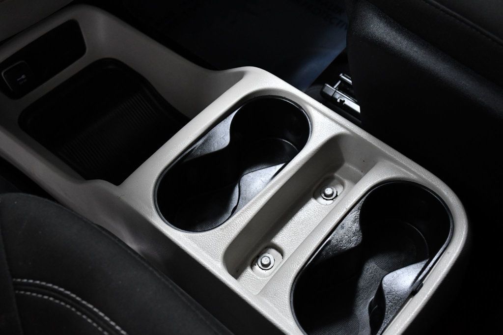 2021 Chrysler Voyager L FWD - 22955621 - 23