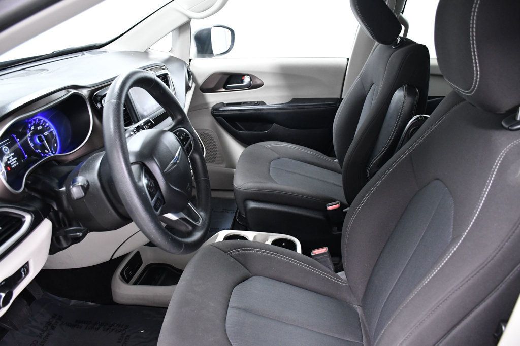 2021 Chrysler Voyager L FWD - 22955621 - 6