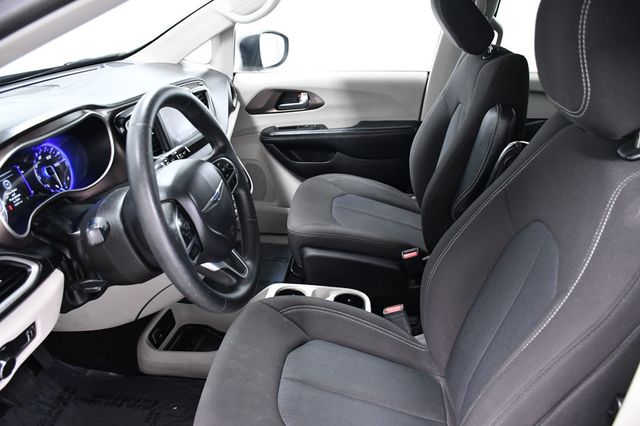 2021 Chrysler Voyager L FWD - 22955621 - 6