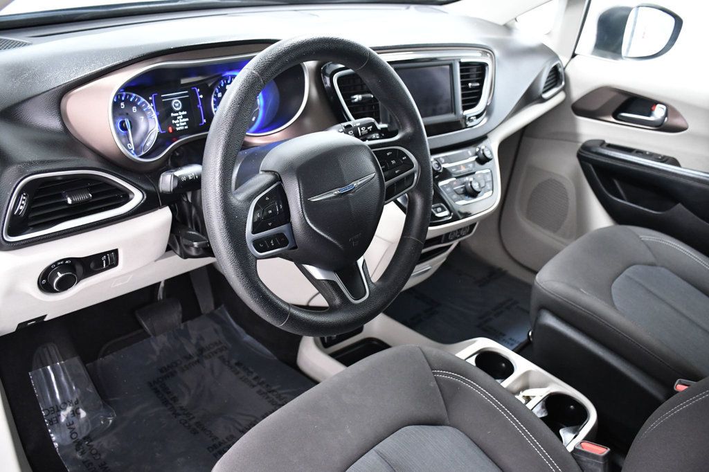 2021 Chrysler Voyager L FWD - 22955621 - 7