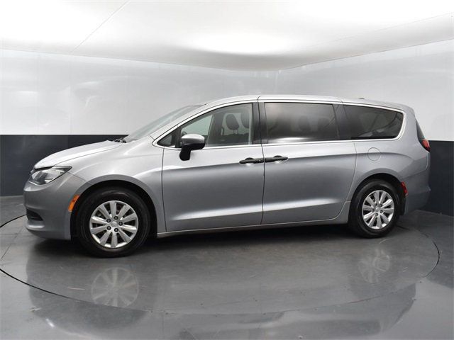 2021 Chrysler Voyager L photo 2