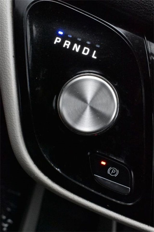 2021 Chrysler Voyager L FWD - 22953719 - 9