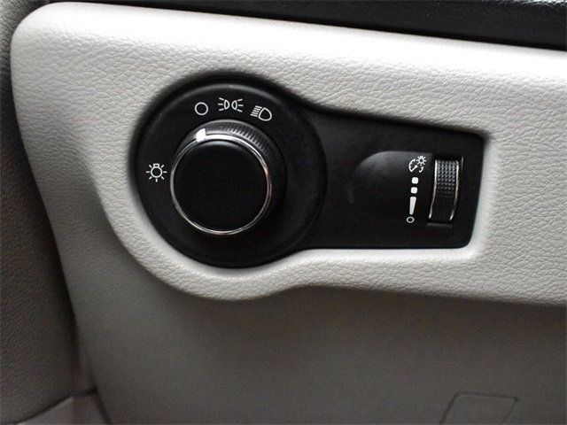 2021 Chrysler Voyager L FWD - 22953719 - 8