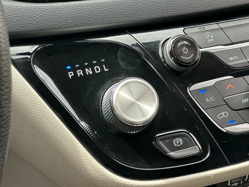 2021 Chrysler Voyager LXI - 22980612 - 18