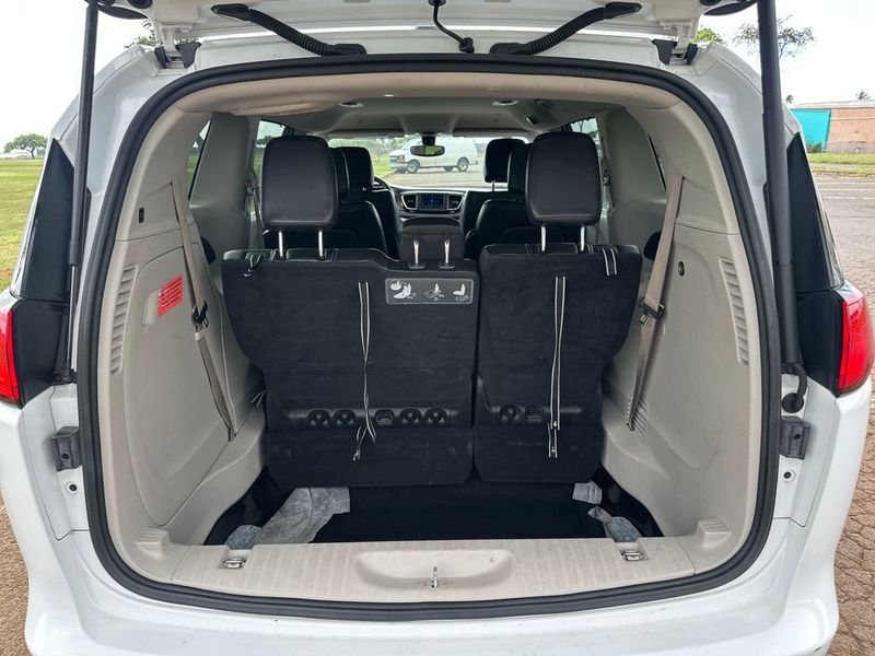 2021 Chrysler Voyager LXI - 22980612 - 19