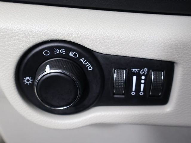 2021 Chrysler Voyager LXI - 23058500 - 32