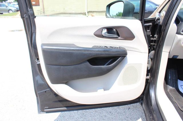 2021 Chrysler Voyager LXi 4dr Mini Van - 22881297 - 10