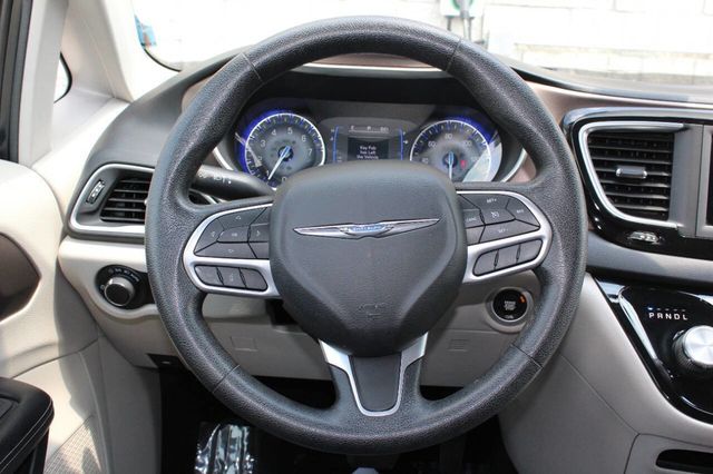 2021 Chrysler Voyager LXi 4dr Mini Van - 22881297 - 13