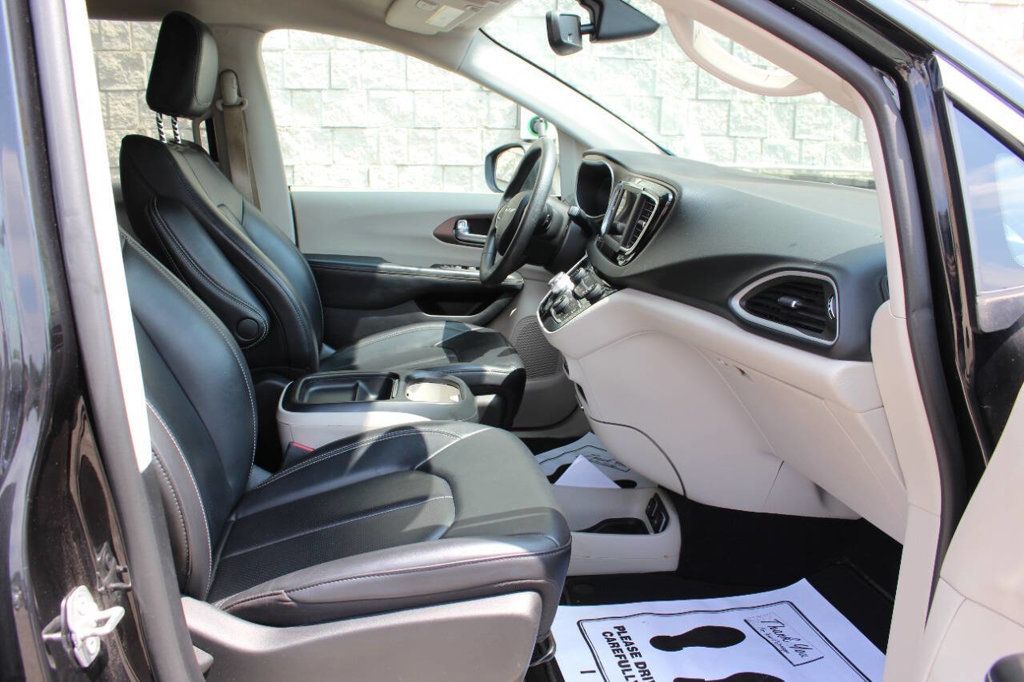 2021 Chrysler Voyager LXi 4dr Mini Van - 22881297 - 21