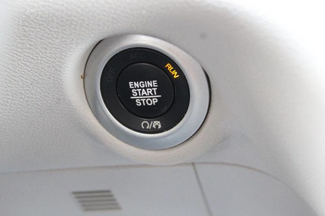 2021 Chrysler Voyager LXi 4dr Mini Van - 22881297 - 25