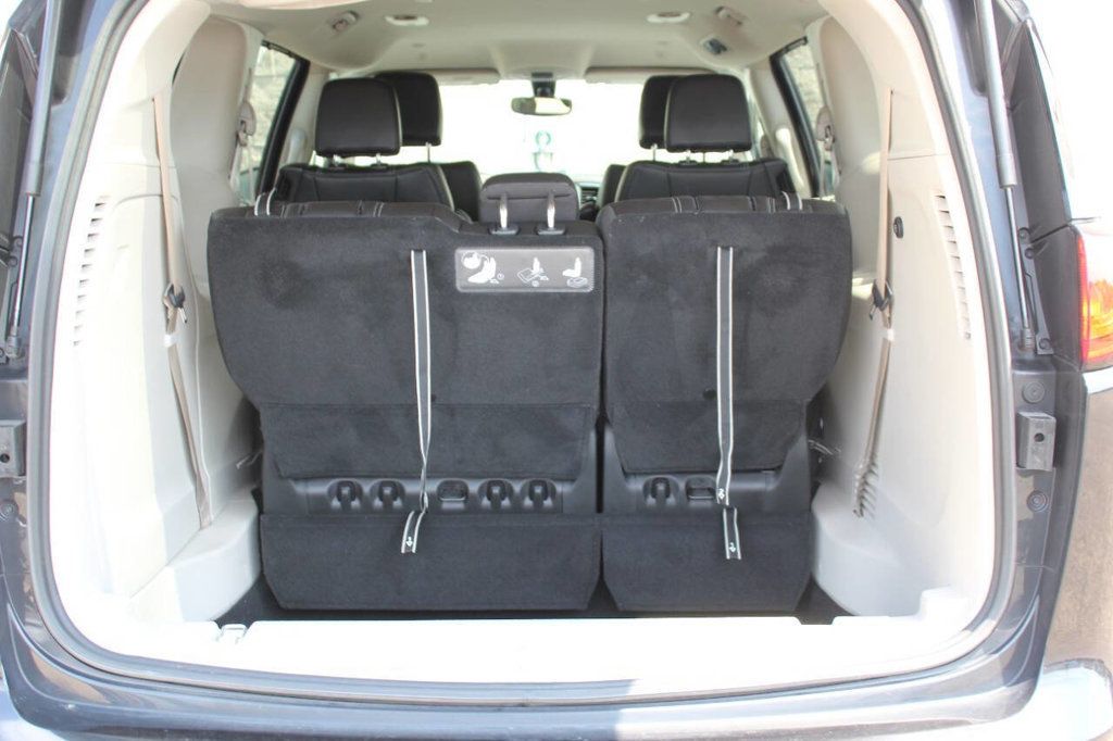 2021 Chrysler Voyager LXi 4dr Mini Van - 22881297 - 4