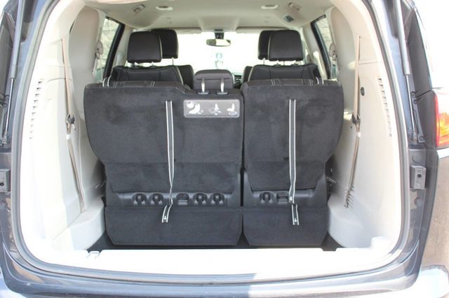 2021 Chrysler Voyager LXi 4dr Mini Van - 22881297 - 4