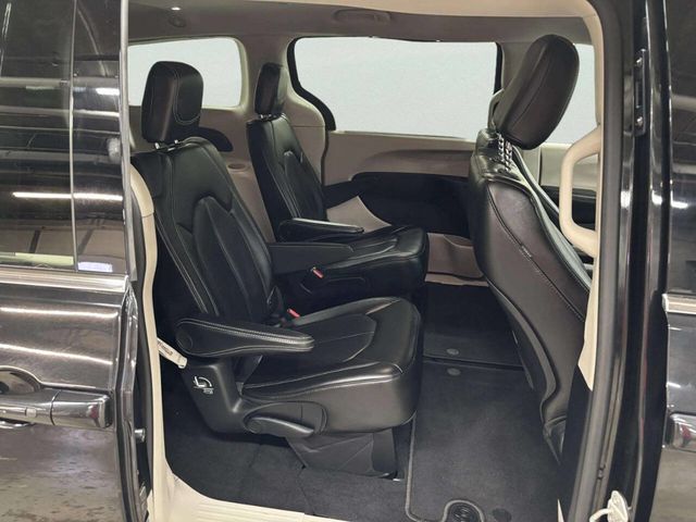 2021 Chrysler Voyager LXi 4dr Mini Van - 23036794 - 17