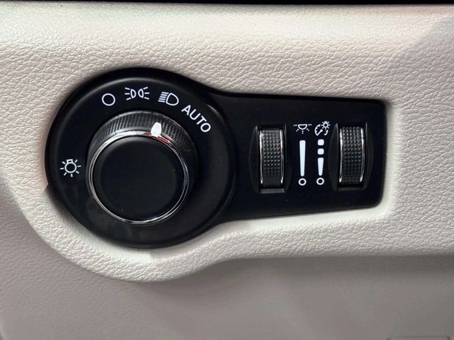 2021 Chrysler Voyager LXi 4dr Mini Van - 23036794 - 29