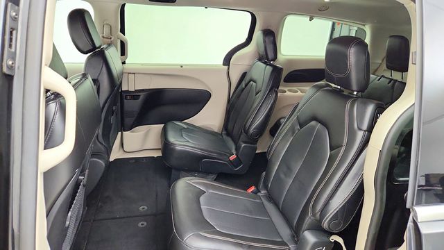 2021 Chrysler Voyager LXI FWD w/ Power Liftgate - 23100386 - 19