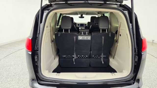 2021 Chrysler Voyager LXI FWD w/ Power Liftgate - 23100386 - 21