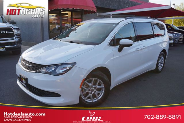 2021 Chrysler Voyager THIRD ROW SEATING, CAPTAINS CHAIRS, LEATHER SEATS, BACKUP CAMERA - 23004980 - 0