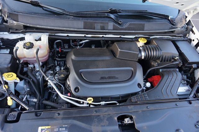 2021 Chrysler Voyager THIRD ROW SEATING, CAPTAINS CHAIRS, LEATHER SEATS, BACKUP CAMERA - 23004980 - 10