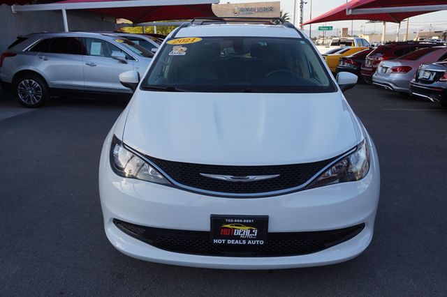 2021 Chrysler Voyager THIRD ROW SEATING, CAPTAINS CHAIRS, LEATHER SEATS, BACKUP CAMERA - 23004980 - 11