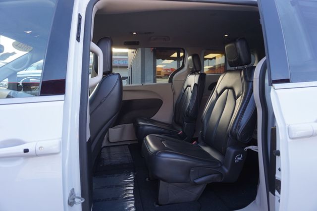 2021 Chrysler Voyager THIRD ROW SEATING, CAPTAINS CHAIRS, LEATHER SEATS, BACKUP CAMERA - 23004980 - 18