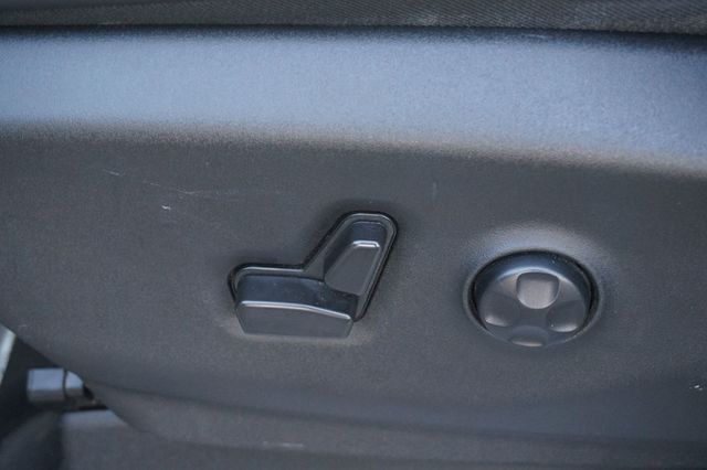 2021 Chrysler Voyager THIRD ROW SEATING, CAPTAINS CHAIRS, LEATHER SEATS, BACKUP CAMERA - 23004980 - 22