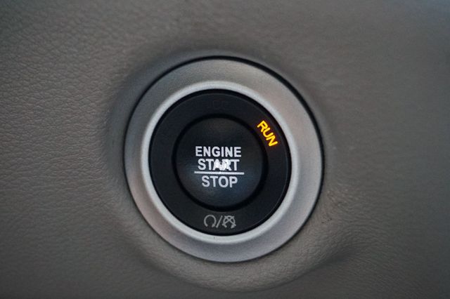 2021 Chrysler Voyager THIRD ROW SEATING, CAPTAINS CHAIRS, LEATHER SEATS, BACKUP CAMERA - 23004980 - 27