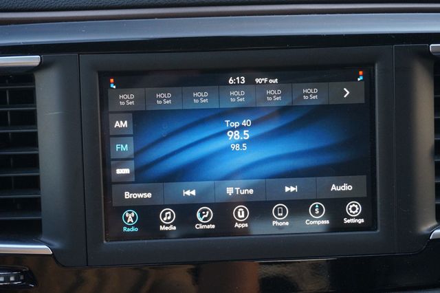 2021 Chrysler Voyager THIRD ROW SEATING, CAPTAINS CHAIRS, LEATHER SEATS, BACKUP CAMERA - 23004980 - 29