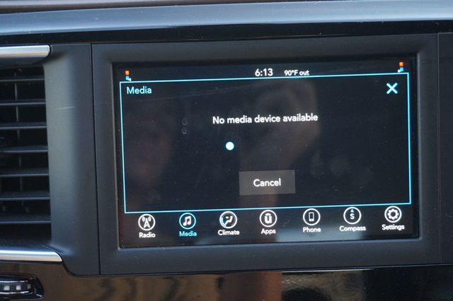 2021 Chrysler Voyager THIRD ROW SEATING, CAPTAINS CHAIRS, LEATHER SEATS, BACKUP CAMERA - 23004980 - 30