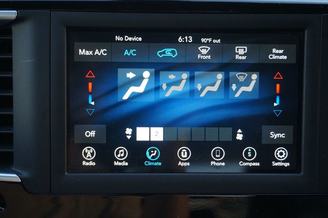 2021 Chrysler Voyager THIRD ROW SEATING, CAPTAINS CHAIRS, LEATHER SEATS, BACKUP CAMERA - 23004980 - 31