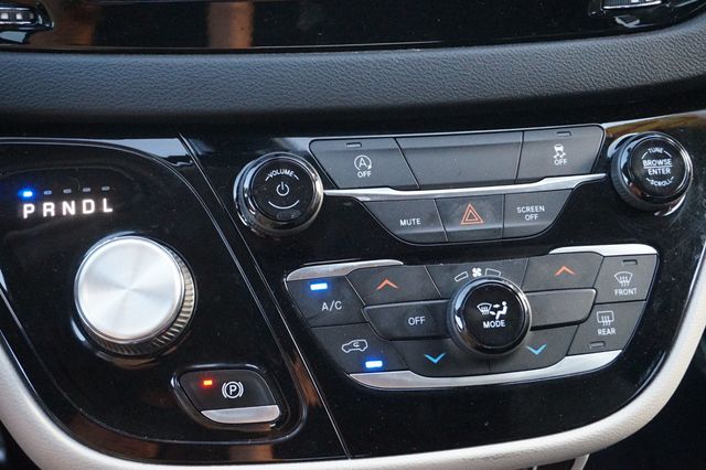 2021 Chrysler Voyager THIRD ROW SEATING, CAPTAINS CHAIRS, LEATHER SEATS, BACKUP CAMERA - 23004980 - 37