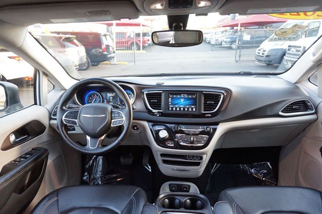 2021 Chrysler Voyager THIRD ROW SEATING, CAPTAINS CHAIRS, LEATHER SEATS, BACKUP CAMERA - 23004980 - 39