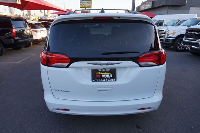 2021 Chrysler Voyager THIRD ROW SEATING, CAPTAINS CHAIRS, LEATHER SEATS, BACKUP CAMERA - 23004980 - 6