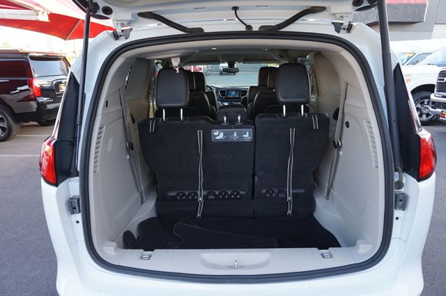 2021 Chrysler Voyager THIRD ROW SEATING, CAPTAINS CHAIRS, LEATHER SEATS, BACKUP CAMERA - 23004980 - 7