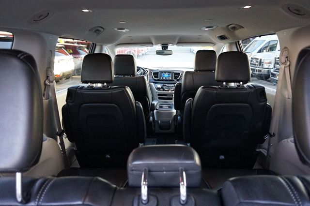 2021 Chrysler Voyager THIRD ROW SEATING, CAPTAINS CHAIRS, LEATHER SEATS, BACKUP CAMERA - 23004980 - 8