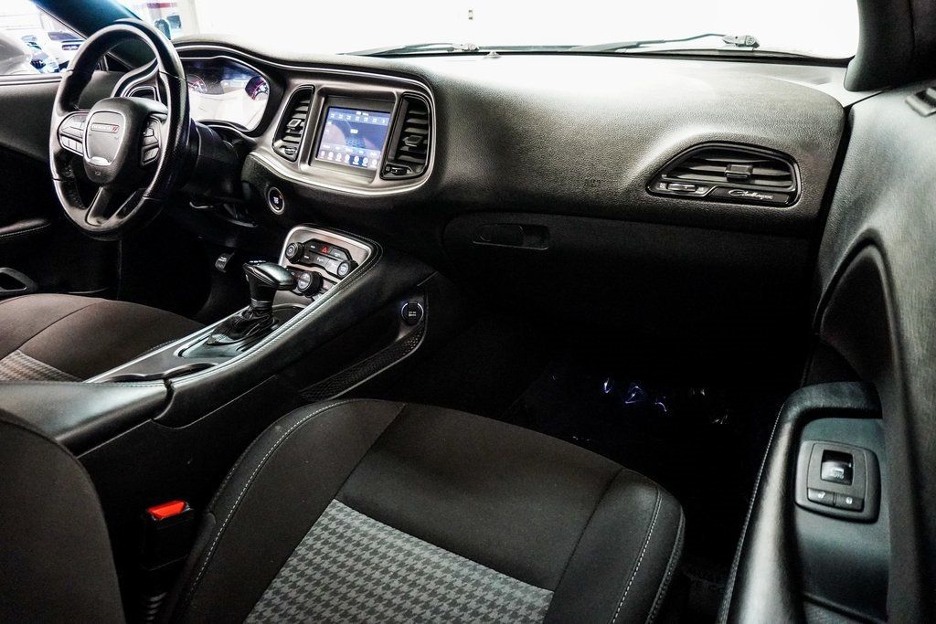2021 Dodge Challenger R/T photo 19