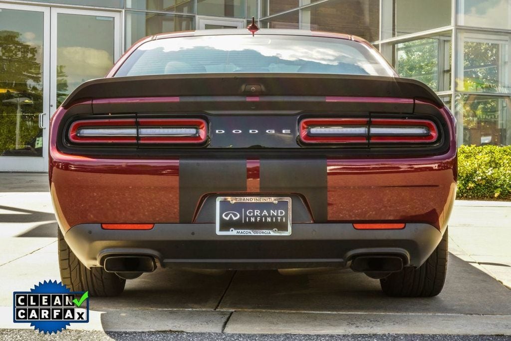 Dodge Challenger photo 11