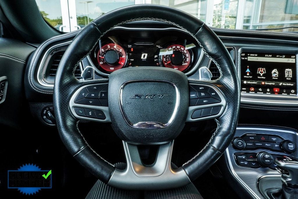 Dodge Challenger photo 15