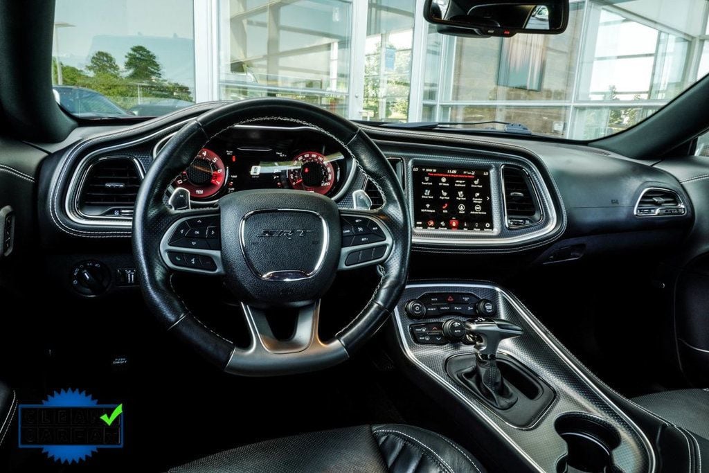 Dodge Challenger photo 16
